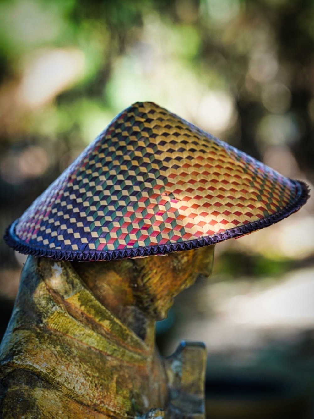 Vietnamese Nón Lá - Handcrafted Artisanal Weave Conical Hat - Picture 2 of 5